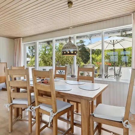 Semesterbostad 2 Bedroom Lovely In Romo *